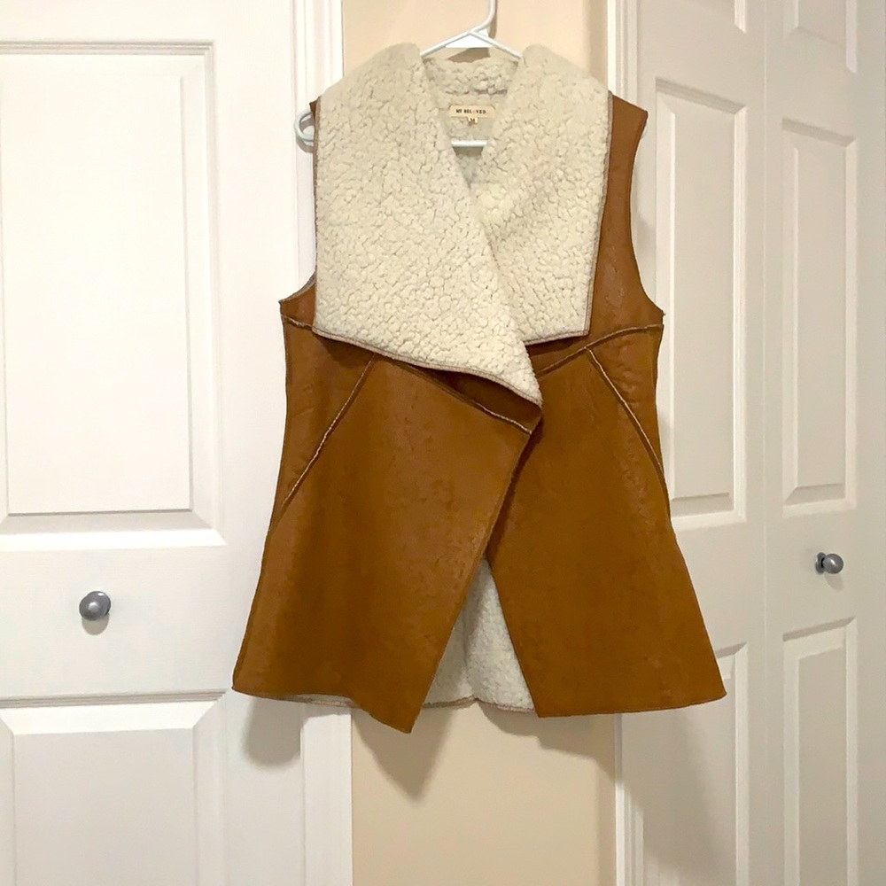 Super cute vest !